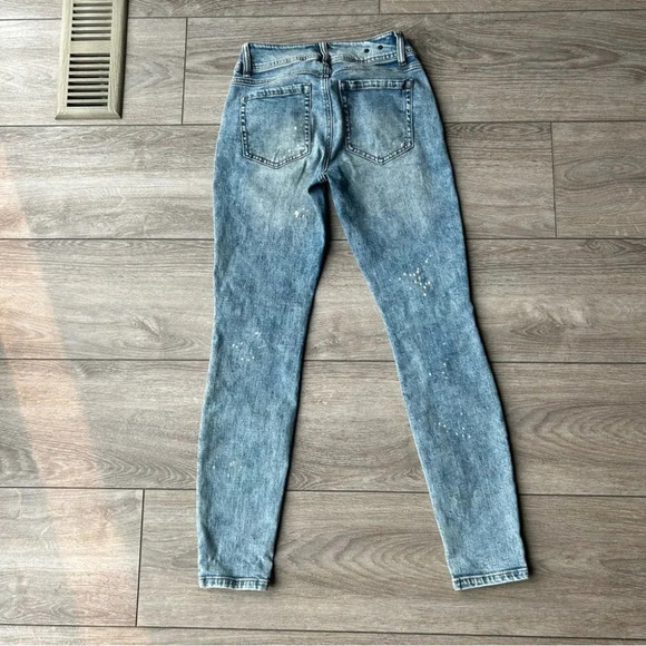 CAbi  Cinch Skinny Jean 5492 - Picture 14 of 16